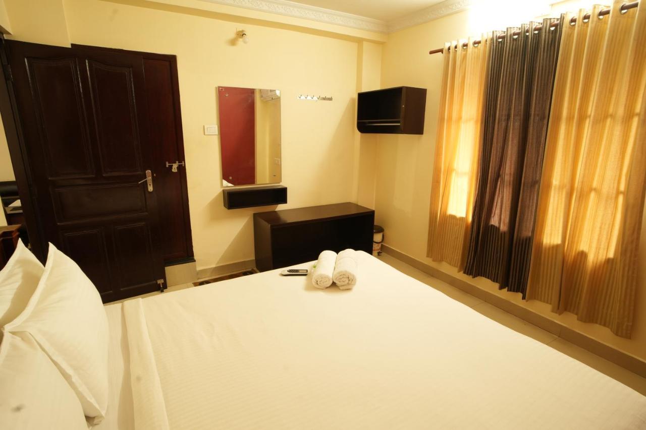 K V Suites Kochi Eksteriør billede