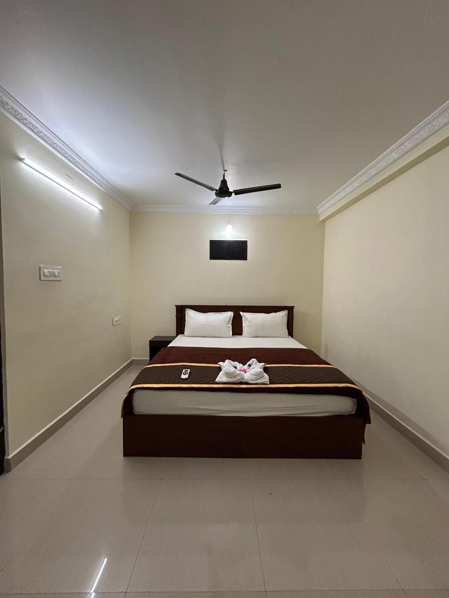 K V Suites Kochi Eksteriør billede