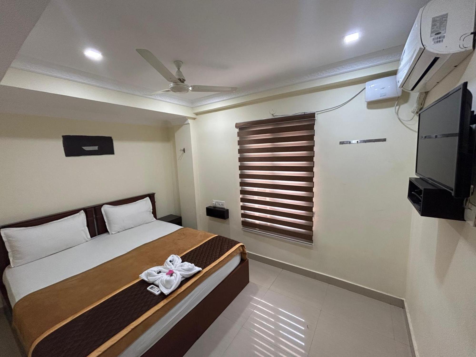 K V Suites Kochi Eksteriør billede